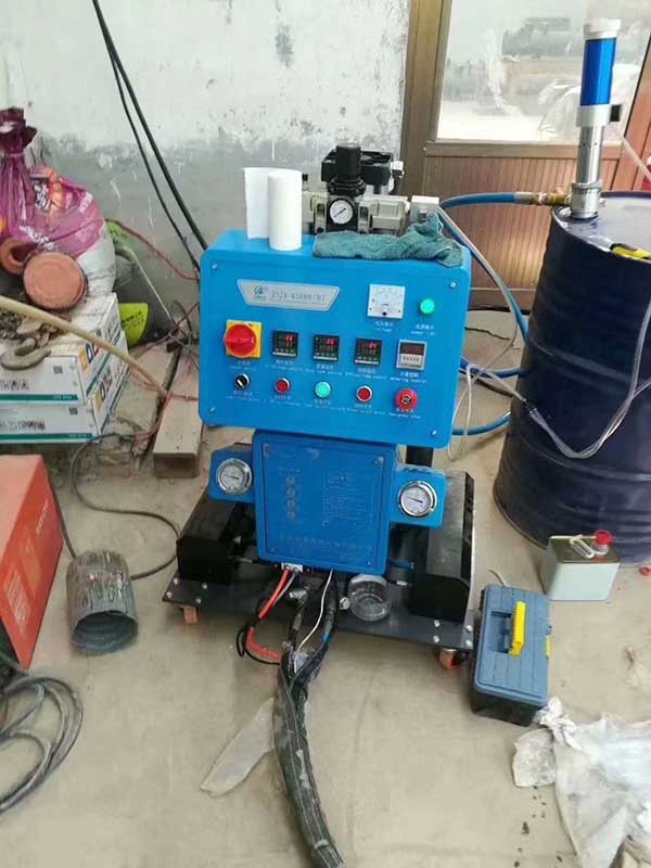 聚氨酯浮球 Q2600D聚氨酯喷涂机 模具浇注填充(图2) 聚氨酯浮球Q2600D聚氨酯喷涂机